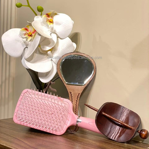 ชุดเครื่องแป้งสำหรับเดินทางของผู้หญิงแปรงหวีผม3ชิ้นดีไซน์รูปรอยเท้าหนังแกะสลักลาย - Product Image 4