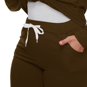 Ensemble de survêtement personnalisé pour femmes avec sweat à capuche et pantalon de jogging en gros, sweat à capuche et pantalon de jogging confortables, ensemble de sweat à capuche et pantalon de jogging personnalisé - Product Image 6
