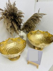 Bol de service en laiton en métal de luxe de haute qualité Design de fleurs perforées martelées personnalisé Base de table à dîner écologique - Product Image 5