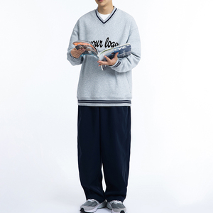 Sudaderas con cuello redondo y manga completa atléticas con serigrafía gráfica en blanco negra informal para hombre con logotipo bordado personalizado - Product Image 3