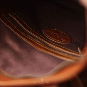 Bolso de cuero genuino hecho a mano de lujo para mujer con costuras duraderas y diseño clásico bolso de mano de cuero de grano completo - Product Image 2