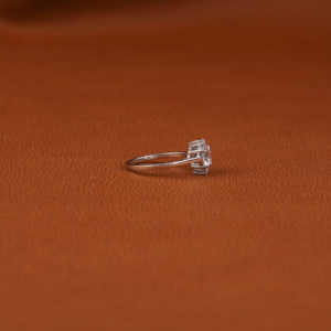 Diamante cultivado en laboratorio con anillo de diamante de corte redondo Diamante lateral de corte redondo Anillo de compromiso cultivado en laboratorio Anillo De Oro Sólido de 14KT para su regalo - Product Image 5