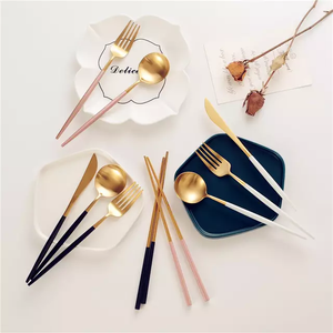 Personnalisation disponible en acier inoxydable plaqué or et manche en résine multicolore Set de couverts de luxe design - Product Image 1