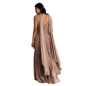 Commercio all'ingrosso marrone crêpe Kurta Sharara con Choker stile Net Dupatta per festa festiva indossare il ricevimento di nozze e gli ordini personalizzati - Product Image 4