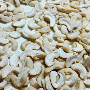 Nueces de Anacardo Kaju Rotas Secas Directamente de Fábrica, Badam SANTIGO, Granos de Anacardo Crudos - Product Image 1