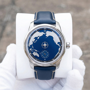 Montre mécanique automatique à heures sauteuses, mouvement modifié 8215, design en relief carte du monde, acier inoxydable 316L, bracelet en cuir - Product Image 1