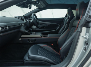 Aston Martin Vanquish 5.2 V12 BiTurbo Automatique 2025 d'occasion, couleur argent, avec intérieur cuir, transmission intégrale (RWD), caméra de recul, conduite à droite et toit ouvrant. - Product Image 5