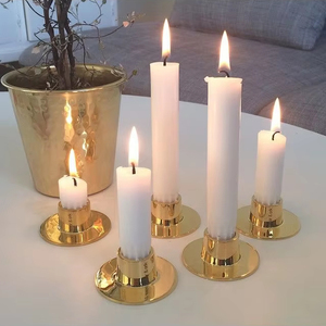 Bougeoir décoratif en métal idéal pour les mariages, les anniversaires et les occasions festives dans les halls d'hôtel - Product Image 1