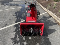 Souffleuse à neige à deux étages avec démarrage électrique, disponible pour les activités de plein air, en vente