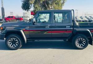 Toyota Land Cruiser Pick Up LC79 DOUBLE CABINE 70e ANNIVERSAIRE 4.0 AUTOMATIQUE - Product Image 4