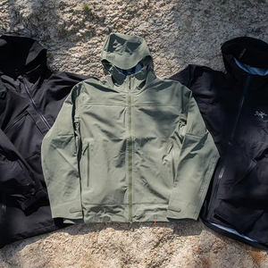 แจ็กเก็ตกันฝนสำหรับผู้ชายเสื้อกันลมกันน้ำทำจากโพลีเอสเตอร์เครื่องแต่งกายแนวสตรีทแบบกำหนดเอง - Product Image 1