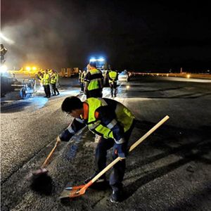 Matériau d'asphalte patch froid auto-nivelant pour des finitions lisses qui améliorent l'attrait esthétique - Product Image 5