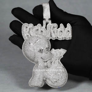 จี้ฮิปฮอปสีเงินแท้925ประณีตของผู้ชายพร้อมเพชรโมอิสซาไนต์ตัดเพื่อเพิ่มความชัดเจนให้กับงานปาร์ตี้ - Product Image 1