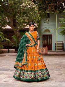 Charmant lehenga en soie tasar avec un travail d'impression en feuille et une dentelle patti dupatta cousue avec une fermeture éclair à cordon de serrage cancan - Product Image 5