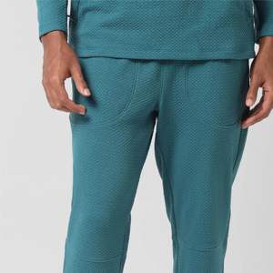 Pantalones de yoga ligeros ecológicos para hombre: tela sostenible y elástica, diseñados para el fitness y el uso diario - Product Image 5