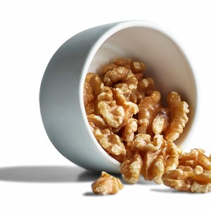 Nueces Frescas Naturales Saludables en Oferta, Crujientes y Sabrosas, Ricas en Nutrientes para el Consumo Diario, Energía y Uso Familiar - Product Image 1