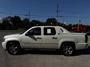 Chevrolet Avalanche LTZ Black Diamond 4x4 LTZ 2013, camioneta de 4 puertas, cabina doble, autos usados en buen estado en venta - Product Image 5
