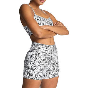 ชุดโยคะของผู้หญิงกางเกงขาสั้นออกแบบเองได้ชุดเล่นฟิตเนสยิมน้ำหนักเบามีโลโก้ด้านหน้าเป็นลายพื้นดีไซน์ใหม่ - Product Image 3