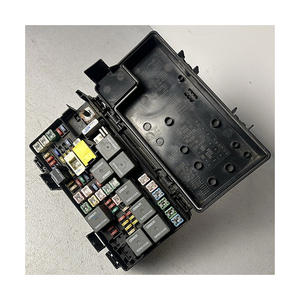 Relais automobiles pour <span class=keywords><strong>Dodge</strong></span> Grand <span class=keywords><strong>Caravan</strong></span> Travel 04692302AB, boîte à fusibles du support moteur - Product Image 1
