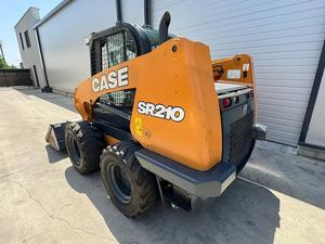 Envío Gratis SR210 Cargadora Compacta de 74hp y 3.5 Toneladas con Geometría de Elevación Radial, Aprobada por EPA/CE - Product Image 5
