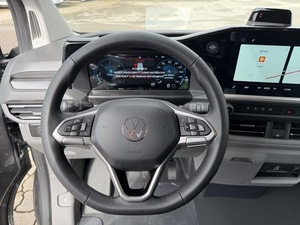 Nuovissimo VW T7 Transporter Kombi Grigio 5 Posti 4 Cilindri 150 CV Furgone/Minibus GCC Diesel Trasmissione Automatica Euro6e - Product Image 2