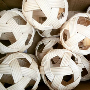 Décoration de boule en osier rustique \ Ornement en rotin naturel écologique pour centre de table - Product Image 5