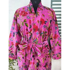Bata de Lujo Unisex, Color Rosa Floral Malibu, Elegante Kimono Floral Azulado, Reversible, Forrado de Seda, Terciopelo Suave, Perfecto para el Hogar en Otoño - Product Image 2