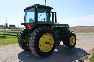 John Deeree 1983 Tracteur 4450 d'occasion à vendre - Product Image 6