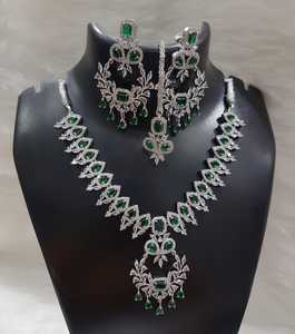 ชุดเครื่องประดับอินเดียมาใหม่พร้อม Maang Tika ชุดเครื่องประดับเจ้าสาวของขวัญงานหมั้นงานแต่งงาน - Product Image 1