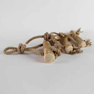 Juguete para Perros de Madera de Café y Cáñamo, Simple y Resistente, del Fabricante Vietnamita, Cuerda Duradera para Masticar, Entrenar y Cuidado Dental - Product Image 1