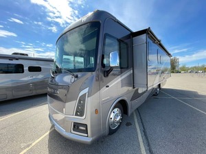 Used 2025 W-i-n-n-e-b-a-g-o Sunstar 33K ready to sell - Product Image 5