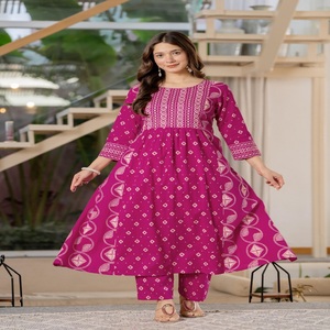 Elegante Conjunto de Kurta de Algodón con Estampado Ikat Amarillo Mostaza para Mujer, con Pantalones, Ropa Casual Étnica Tradicional de Estilo Indio - Product Image 1