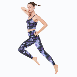Ensemble de yoga pour femmes à imprimé floral, 2 pièces : haut court à bretelles et leggings taille haute longueur intégrale, extensible dans les quatre sens - Product Image 3