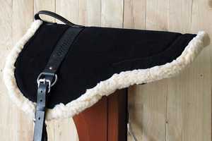 แผ่นรองอานม้าหนังแท้คุณภาพพรีเมียมแบบอังกฤษตะวันตก สไตล์คลาสสิก สวมใส่สบาย ปรับขนาดได้ สั่งทำโลโก้ได้ ผ้าสักหลาด - Product Image 2