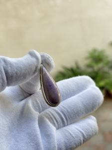 Pendentif Minimaliste Fait Main en Argent Sterling 925 Vintage Délicat de Créateur avec Cabochons de Jade Levander en Forme de Poire pour Mariage et Anniversaire - Product Image 5