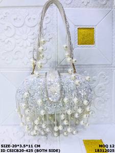 Pochette de soirée en soie brute brodée à la main avec chaîne, fermeture magnétique, doublure en coton - Sac à main de luxe et tendance pour mariages et événements culturels - Product Image 5