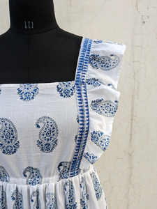 Robe Maxi indienne en coton et lin Costume d'été respirant avec impression numérique Cadeau à plusieurs niveaux blanc pour sa taille naturelle - Product Image 6