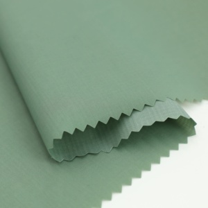 Chaquetas de exterior de tela de poliéster 100%, sarga tejida Ribstop resistente al agua y transpirable laminada con membrana de PU reciclada - Product Image 2