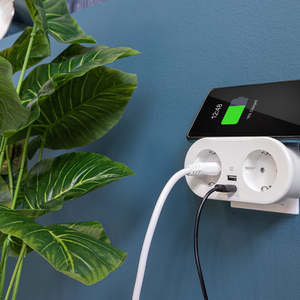 Prise intelligente double WiFi Garza avec 2 prises et 2 ports USB, alimentation manuelle pour usage domestique - Product Image 1