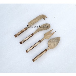 Ensemble d'outils de coupe de fromage en bois artisanal de conception créative poignée en osier tissé à la main manuel ensemble durable écologique 3 vaisselle - Product Image 6
