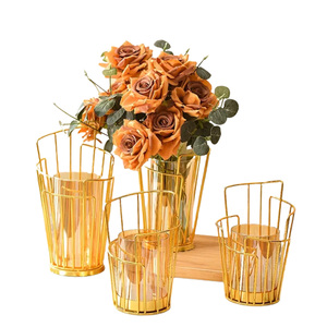 Ensemble de jardinières décoratives en métal fer plaqué or croissant de lune disponibles à des prix très abordables - Product Image 4