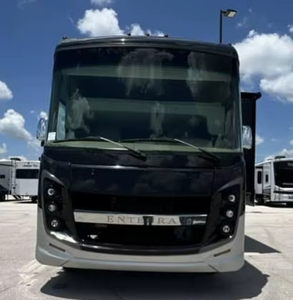 Camping-car à moteur à gaz de classe A E-n-t-e-g-r-a Coach E-m-b-l-e-m 36U d'occasion 2020 - Product Image 1
