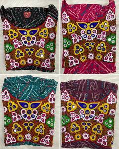 Style culturel gujarati Navratri vêtements de fête miroir de haute qualité et travail de la pierre ensembles Salwar Kameez de Surat - Product Image 5