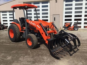 รถแทรกเตอร์คูโบต้า M62 ปี 2018 แบบแบคโฮ สำหรับงานเกษตร ขับเคลื่อน 4 ล้อ เครื่องยนต์ดีเซล ออกแบบมาเพื่อรองรับงานกลางแจ้งที่ต้องการความทนทานสูง - Product Image 1