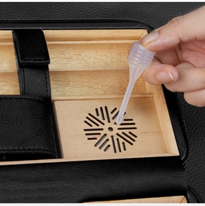 Lujosa caja de cigarros de viaje portátil, caja hidratante de cigarros de cuero genuino, incluye cortador de cigarros, humidificador para hombres - Product Image 6