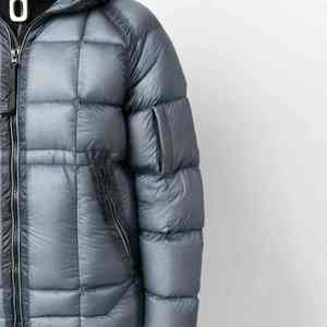 Chaqueta acolchada personalizada para hombre, fabricada para climas extremadamente fríos, forro interior suave, tela duradera y diseño elegante - Product Image 4