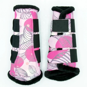 Tough Tack Set assorti équestre : Tapis de selle matelassé en coton rose à motifs floraux 50x50x40cm et Couvre-sonnettes imprimées par sublimation personnalisée - Product Image 3
