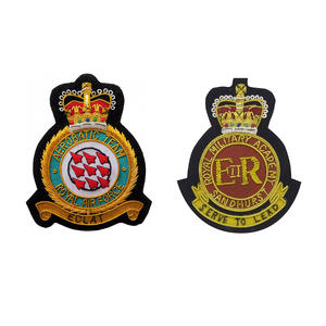 Insignias de Blazer de alta calidad 3D de tamaño personalizado, insignias de costura de etiqueta privada con cuentas bordadas a mano de alambre de lingotes de acabado pulido alto - Product Image 1