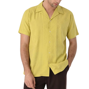 Camisa informal de manga corta para hombre de alta calidad de algodón 100%, elegancia minimalista fresca, transpirable y hecha a medida con un toque moderno - Product Image 1
