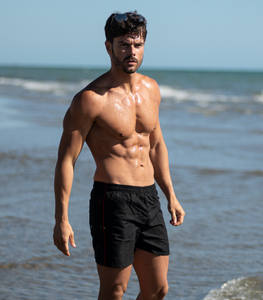 กางเกงขาสั้นกีฬาแห้งเร็วสำหรับผู้ชายกางเกงชายหาดแบบลำลองผ้าทอสีพื้นสำหรับฝึกกีฬาฟิตเนส - Product Image 5